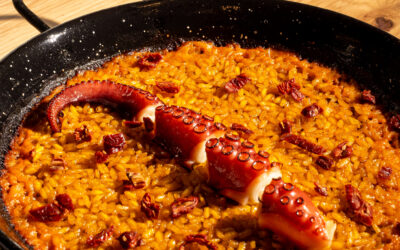 Comer un arroz tradicional de calidad en Alicante: una experiencia acogedora para viajeros solos.