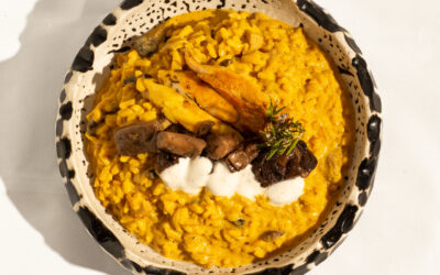 El sushi es técnica pura; el arroz es el protagonista absoluto. Rice & Bones comparte esa obsesión tecnológica por el grano perfecto.