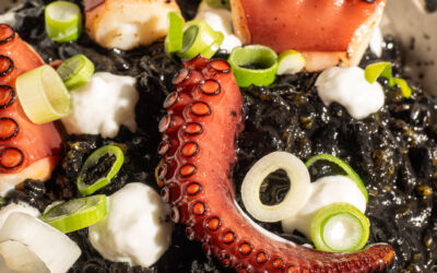 «Meloso de Chipirones y Pulpo Braseado: El Arroz que Revoluciona la Gastronomía Marina»